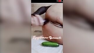 ااحا علي المموس بنت المتناكه  نيك مصري مسكها بتنجانه رومي كبيره مدخلها كلها جوا طيزها و الخياره في كسها غرقت الارض