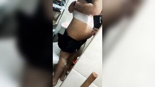 المتناكه فدوه كانت في الحمام دخل عليها ابن عمتها الهايج خل سكس مصري عها الشورت و فلقس طيزها وهي سند علي الحوض وفشخها نيك