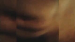 الجزء التالت المموس واقفت انوا يمشي زبر علي شفايف  سكس مصري كسها فضلت تفرك بكسها الهايج لحد ما طير لبنوا و ارتاح