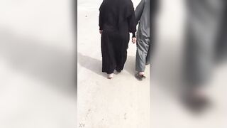 الديوث بيصوؤر مرات اخوها المموس وهو ماشي وراها مسلط ال سكس مصري كاميرا علي طيزها وهي ماشيه تهز فيها قحبه مصريه هايجه