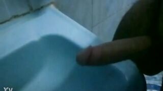 الفحل بيكلم خطيبتوا فيديو كووول وهو في الحمام مطل سكس مصري ع زبر و عمال يفرك فيه جامد لحد ما نزل كمية لبن رهيبه