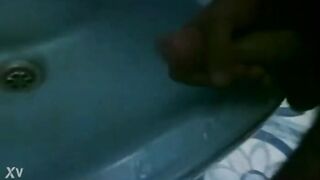 الفحل بيكلم خطيبتوا فيديو كووول وهو في الحمام مطل سكس مصري ع زبر و عمال يفرك فيه جامد لحد ما نزل كمية لبن رهيبه