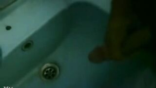 الفحل بيكلم خطيبتوا فيديو كووول وهو في الحمام مطل سكس مصري ع زبر و عمال يفرك فيه جامد لحد ما نزل كمية لبن رهيبه