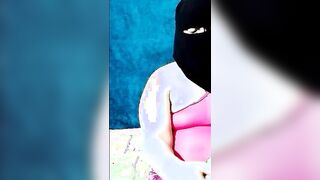 الشرموطه المربربه لبس قميص نوم بينك فاجر وعماله ت سكس مصري تشرمط علي الفحل و تقولوا دلع كسب بقي و حط زبرك جوايا