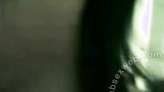 المموس الهنديه الحيحانه شغاله خدامه عند زبير سعودي ك سكس مصري ل يوم يدخل عليها الغرفه يمسكها يفشخ كسها الممحون نيك