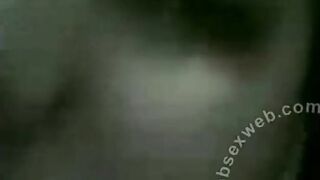 المموس الهنديه الحيحانه شغاله خدامه عند زبير سعودي ك سكس مصري ل يوم يدخل عليها الغرفه يمسكها يفشخ كسها الممحون نيك