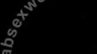 المموس الهنديه الحيحانه شغاله خدامه عند زبير سعودي ك سكس مصري ل يوم يدخل عليها الغرفه يمسكها يفشخ كسها الممحون نيك