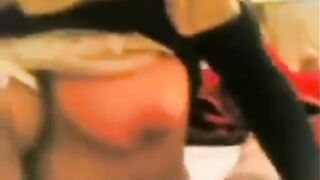 الشرموطه راحت ل عشيقها شقتوا اول ما جوزها نزل الشغل بيصو سكس مصري رهخا فيديو وهي قعده علي السرير بتفرك في كسها الشرقان