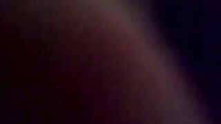 الفحل الهايج غفل ام شهد لبوة الهرم و صورها فيديو وهي معا في سكس مصري  اوضة النوم ونزله مص و لحس في زبر وبضانوا قحبه مصريه