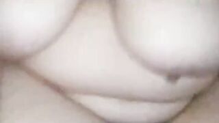 نادين الهايجه لبس قميص نوم تايجر فاجر قعده مابين رجلين سكس مصري  عشيقها بترضع و تمص في زبر قفشها فشخ كسها وطيزها نيك