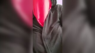 لبوه ممحونه كبيره في السن بتكلم صاحبها فيديو كووول وهي قعده من غير ب سكس مصري راه و اندر بتفرجوا علي بزازها المربربه و كسها المشعر