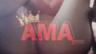 اللبوه مياده قعده في الحمام بتكلم صاحبها فيديو كول وهي هايجه  سكس مصري و كسها مولع و ماسكه فرشة الاسنان بتمشيها علي ظنبورها