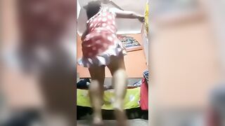 الشرموطه مريم الهايجه لبوة اسكندريه المنشيه بتصور نفس سكس مصري ها فيديو ل عشيقها و هي لبس قميص نوم و بترقص رقص شرقي