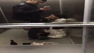 الدكتور خالد الزبير استغل ان مفيش حد في العياده وخلي ال سكس مصري ممرضه الممحونه تمص و تلحسلوا في زبر لحد ما نزل لبنوا