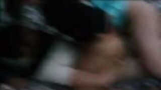 الشراميط الهايجين قعدين علي زبر الفحل نزلين مص و  سكس مصري لحس في زبر وبضانوا ماسكهم هم الاتنين فشخ اكساسهم نيك