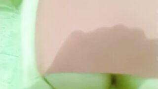 ناديه المموس الحيحانه قعده علي ركبها بترضع في زبر  سكس مصري الفحل مسكها فلقس طيزها القشطه و فشخ كسها المبلول نيك