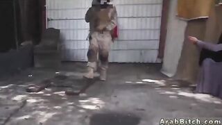 جنود الجيش خدوا شراميط ممحونين من القريه علي مصن سكس مصري ع مهجور مسكوهم فشخ اكساسهم الشرقانه نيك و غرقوهم لبن