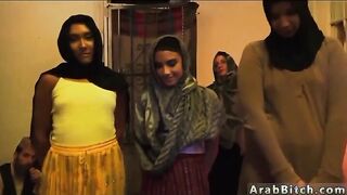 جنود الجيش خدوا شراميط ممحونين من القريه علي مصن سكس مصري ع مهجور مسكوهم فشخ اكساسهم الشرقانه نيك و غرقوهم لبن