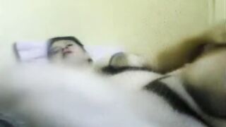 مدام نهي المموس المربربه لبس طقم داخلي اسود فاجر اللبوه بتصور نفسها سكس مصري  وهي هايجه نيك و عماله تعصر في بزازها و تفرك في كسها