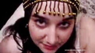 المتناكه لوسي الممحونه قعده مابين رجلين الفحل وعماله تت سكس مصري شرمط و تتعالق عليه وعي بتلحس زبر بلسانها قحبه ممحونه