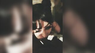 مقطع ساخن و جرئ للمموس المصريه اميره وهي قعده علي رك سكس مصري بها و بلع زبر الفحل الافريقي كله في بوقها مموس مصريه