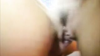الشرموطه الحيحانه قعده فوق زبر الفحل بتصور كسها ا سكس مصري لهايج وهي بتمشي زبر الفحل عليهاقحبه مصريه كسها شرقان