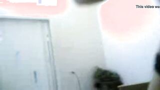 القحبه جيجي التونسيه الحيحانه دخله بتتشرمط و تتعالق عل سكس مصري ي العنتيل وهي بترقص وهي بتخلع هدومها و الفحل بيصورها