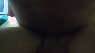 المتناكه رفيعه فشخ وكسها صغير اوي المموس نايمه علي ضهرها  سكس مصري و الفحل راكب فوقيها فاشخ كسها الهايج نيك بزبر الكبير