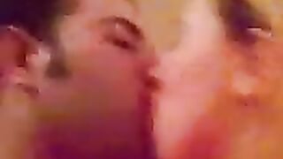 الشرموطه ام محمود المربربه مع زبون جديد ماسكها  سكس مصري فاشخ طيزها المربربه نيك من الاخر و المتناكه بتقولوا زبك حديد