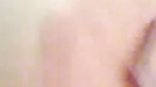 الشرموطه ام محمود المربربه مع زبون جديد ماسكها  سكس مصري فاشخ طيزها المربربه نيك من الاخر و المتناكه بتقولوا زبك حديد