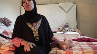 المموس اشترت عروسه صناعي بخرم كس و طيز تفضي عليها شه سكس مصري وتها اللبوه قعده تبعبص في كسها و تبعبص في كس العروسه