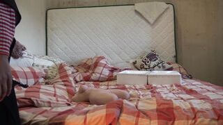 الجزء التاني المموس فضلت تبعبص في كسها و تبعبص في كس و سكس مصري  طيز العروسه الصناعي و في الاخر ركبتها و بتفرك بكسها