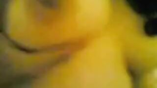 الشرموطه نجلاء لبوة عين شمس سكس مصري جامد بتصرخ  في حضن الاسطي عماد الفحل مسكها بينكها و فاشخ كسها و هاري طيزها المربربه ضرب