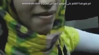 المتناكه شاهي مشواير سكس عراقى شرمها  الممحون قعده بتشرب سجاره و بتتفق مع الزبون علي الفلوس قبل ما تخلع هدومها اتفقت و ظبطت الزبون