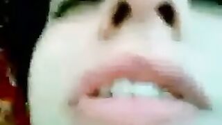 المموس نايمه  سكس مصري حصري   علي ضهرها و الفحل راكب فوقيها بيدلع كسها الهايج بزبر الكبير المموس عماله تشدوا عليها و  تمص في صباعه